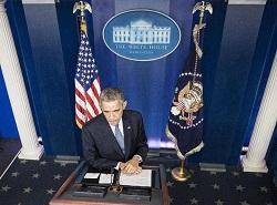 اوباما قانون دفاع ملی را امضا کرد؛ 800 میلیون دلار برای شورشیان سوری و دولت کی‌یف