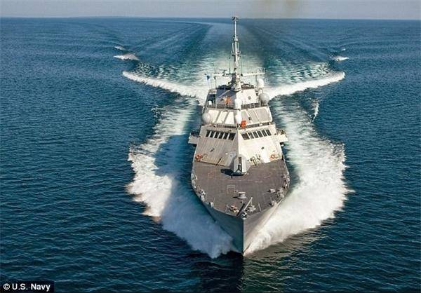 جدیدترین کشتی جنگی آمریکا به گل نشست+عکس