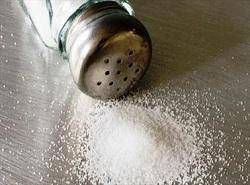 کاهش مصرف نمک برای بیماران قلبی مضر است