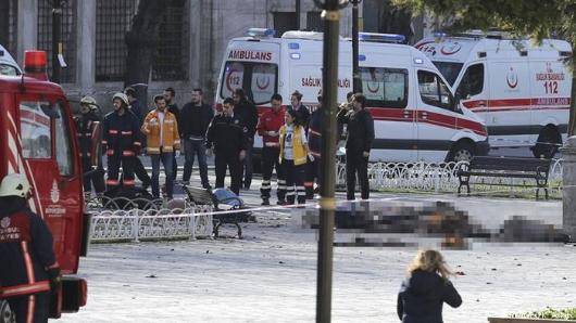 ک انفجار "انتحاری" در مرکز شهر استانبول دست‌کم ده کشته و ۱۵ زخمی برجای گذاشت. هنوز هیج گروهی مسئولیت این انفجار خونین را برعهده نگرفته است