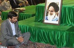 حضور وزرای احمدی نژاد بر مزار خمینی، احمدی نژاد با بقایی آمد، حسن خمینی از او استقبال نکرد