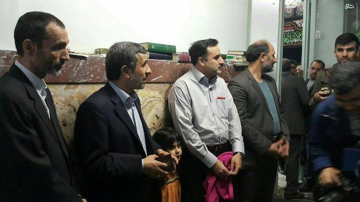 عکس: احمدی نژاد رأی خود را به صندوق انداخت