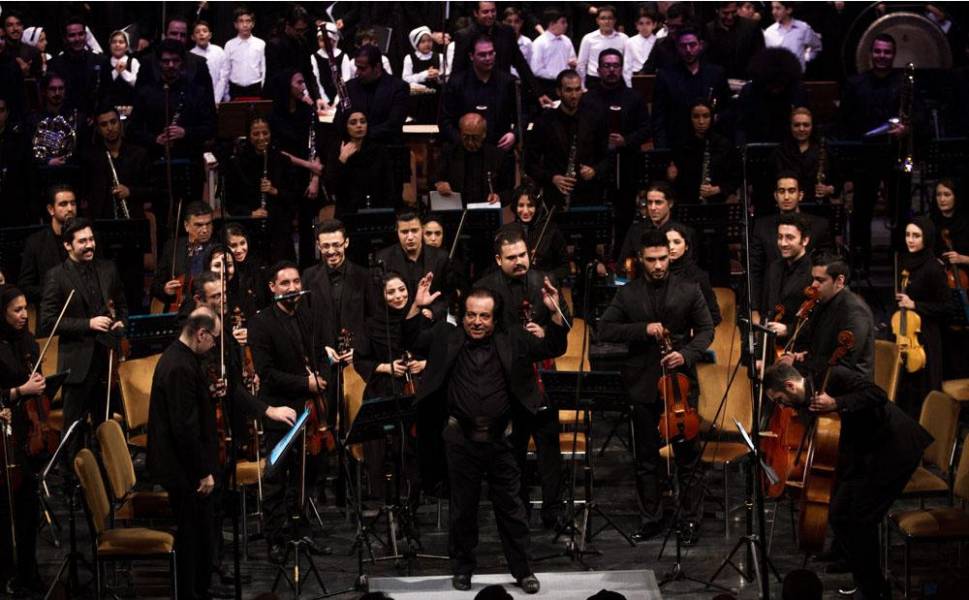 رهبر ارکستر سمفونیک تهران  به عنوان اعتراض استعفا داد