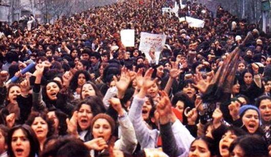 فعالان جنبش زنان و نهادهای مدافع حقوق زنان در داخل و خارج از ایران می کوشند ۸ مارس را به روز دفاع از مطالبات زنان و اعتراض علیه تبعیض و نابرابری حقوق زن و مرد تبدیل کنند.