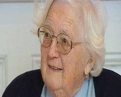 زن 91 ساله بعد از 30 سال بالاخره دکترا گرفت! + عکس