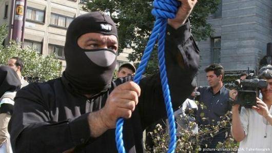 عفو بین‌الملل از اعدام ۹۷۷ نفر در ایران در ۲۰۱۵ خبر داد. این سازمان شمار اعدام‌ها در جهان در سال ۲۰۱۵ را در ۲۵ سال گذشته بی‌سابقه و "هشداردهنده" خواند