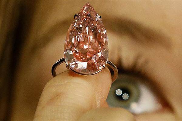 حراج انگشتری با الماس 118.800.000.000 تومانی +عکس