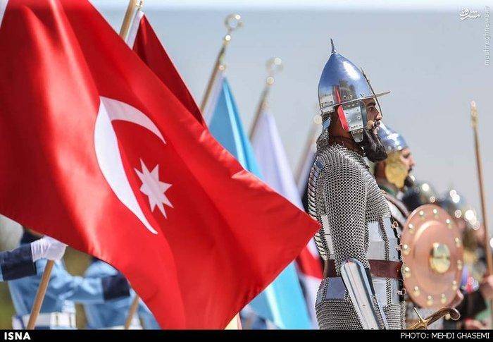 تصاویر: استقبال متفاوت از روحانی در ترکیه