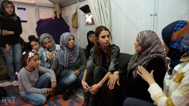 عکس: ملکه اردن در میان پناهجویان در اروپا