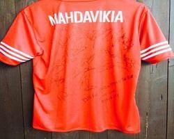 مزایده پیراهن مهدوی‌کیا با امضای ستاره‌های فوتبال + عکس