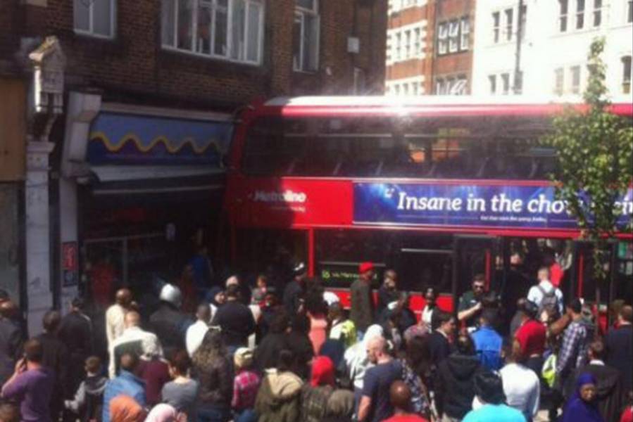 واژگونی اتوبوس دوطبقه در لندن +تصاویر