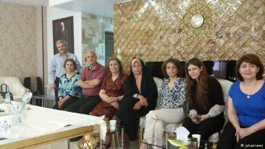 فائزه هاشمی از دیدار خود با مدیر جامعه بهاییان دفاع کرد