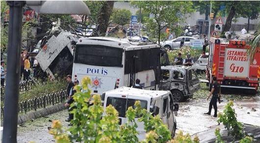 'واصف شاهین' استاندار استانبول شمار کشته های انفجار صبح روز سه شنبه درمنطقه وزنه جیلر استانبول را ۱۱ نفر اعلام کرد و گفت : هفت پلیس و چهار غیر نظامی دراین انفجار کشته شدند