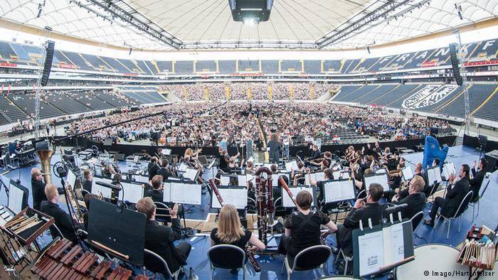 رکورد بزرگ ترین ارکستر جهان در فرانکفورت شکست + فیلم