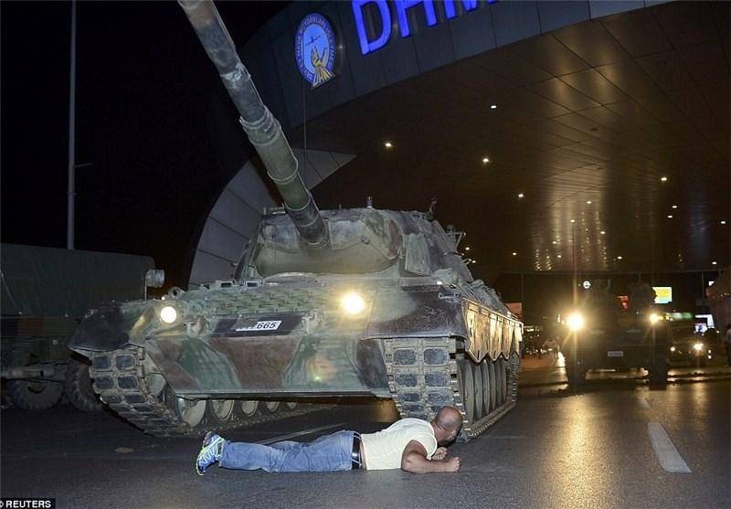 تلاش کودتاگران برای ورود دوباره تانک‌ها به خیابان‌های استانبول