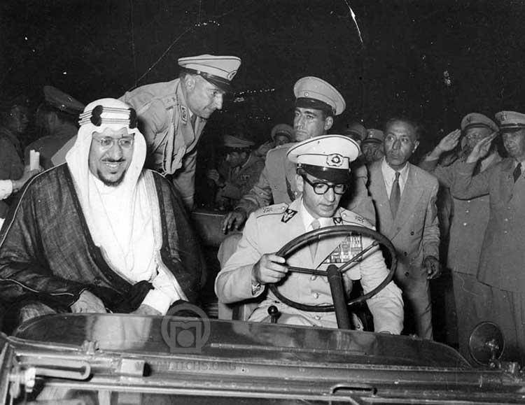 عکس: محمدرضا پهلوی راننده ملک سعود!