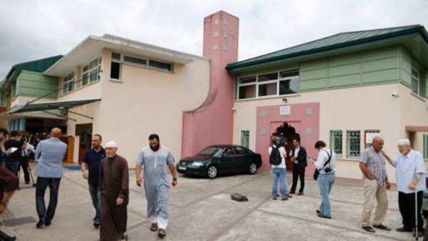 فرانسه امکان 'ممنوعیت کمک خارجی به مساجد' را بررسی می‌کند