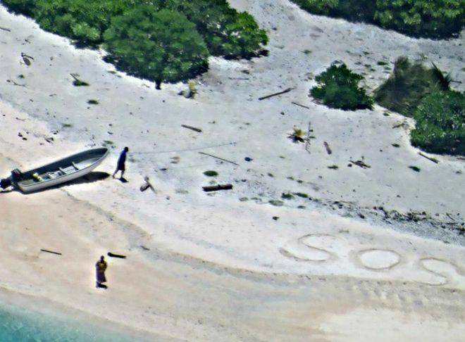 نجات هالیوودی زوج گرفتار در جزیره  دورافتاده + عکس