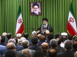 امام خامنه‌ای: باید علاوه بر توان دفاعی توان تهاجمی را نیز افزایش دهیم