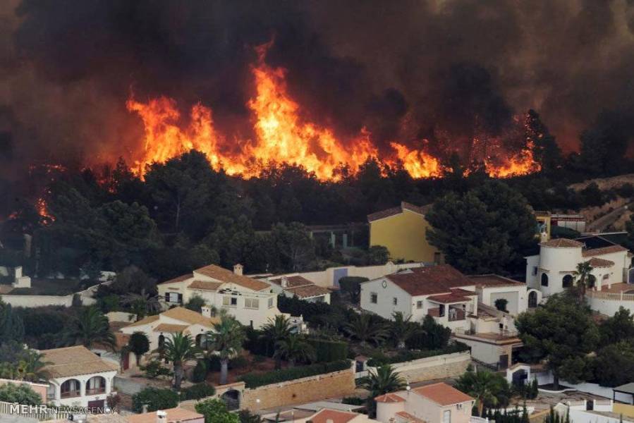 عکس/ آتش سوزی در اسپانیا&lrm;