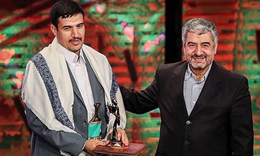 ایران به رهبر شیعیان حوثی یمن جایزه سینمایی داد + تصویر