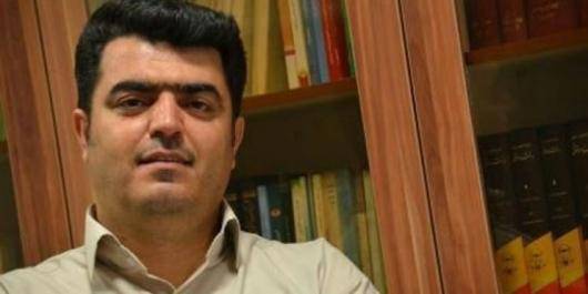 دبیرکل کانون صنفی معلمان که پیش از این به مدت ۱۱ ماه در بازداشت به سر می برد در دادگاه بدوی در بهمن ماه ۹۴ با ریاست قاضی صلواتی به ۶ سال زندان محکوم شده بود