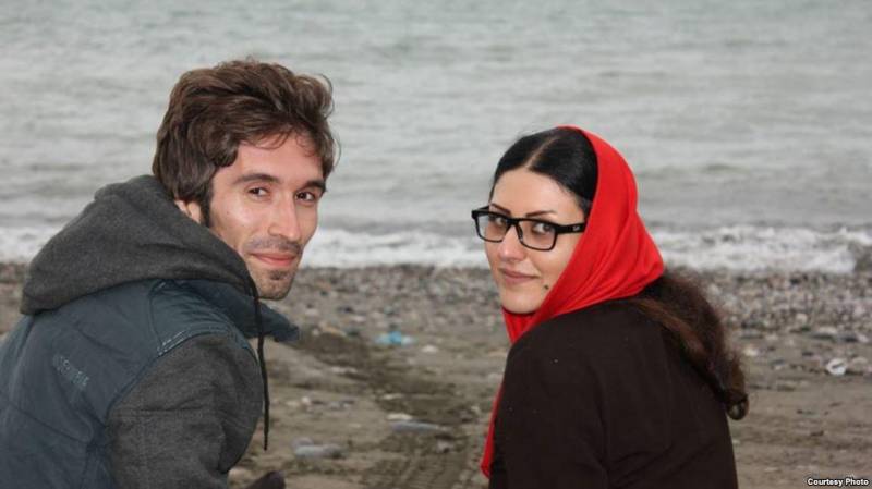 آرش صادقی پس از یک ماه و نیم به اعتصاب غذا در زندان ادامه می دهد 