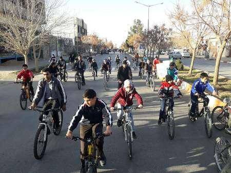 در نخستین روز دهه فجر همایش دوچرخه سواری در بشرویه برگزار شد
