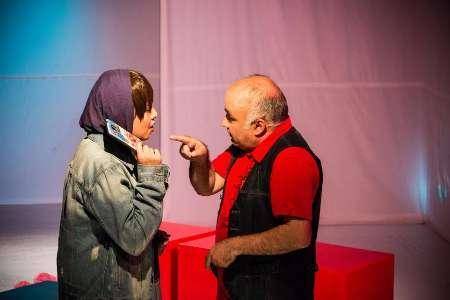 نمایش 'همین امشب' در تبریز به روی صحنه رفت