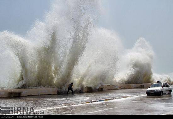 اخطار در باره وقوع طوفان در ساحل خزر