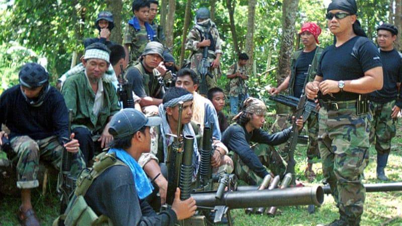 ارتش فیلیپین 2 گروگان را از دست تروریست ها نجات داد
