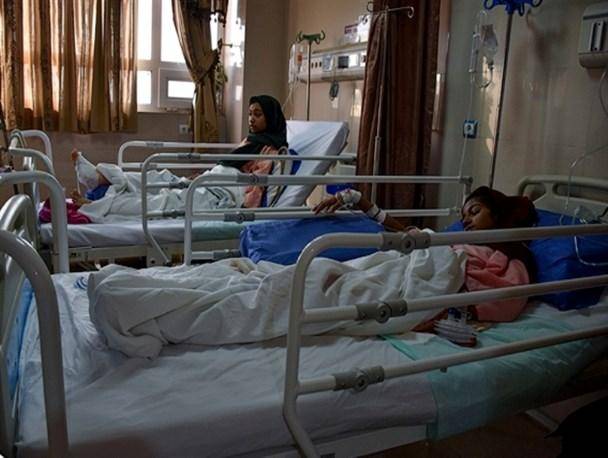 4 نفر از مصدومان حادثه واژگونی اتوبوس دانش آموزان هرمزگان در شیراز بستری هستند