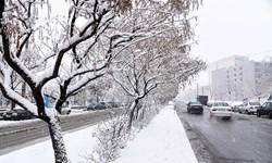 بارش اولین برف پاییزی در اردبیل/ ترافیک نیمه‌سنگین در آزادراه تهران ـ کرج