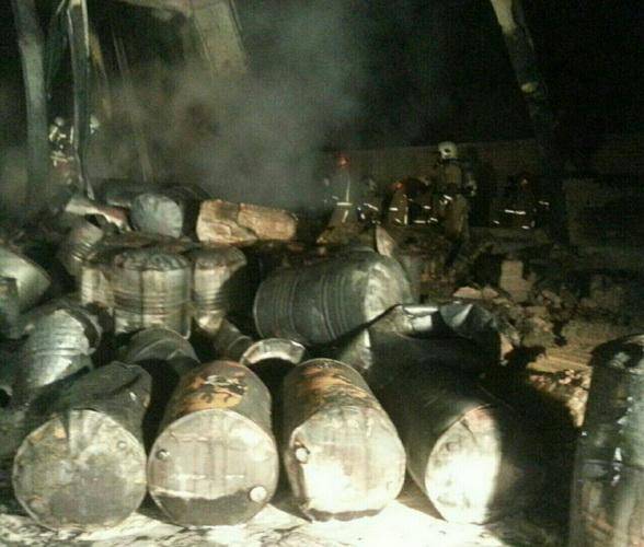 آتش سوزی گسترده انبار مواد نفتی در شورآباد شهر ری مهار شد