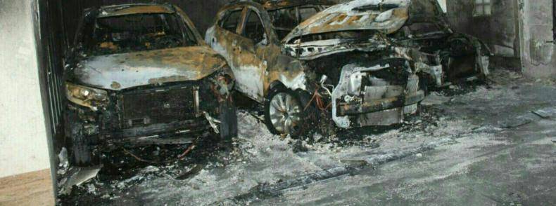 3 خودرو در آتش سوزی یک ساختمان مسکونی در تهران سوختند