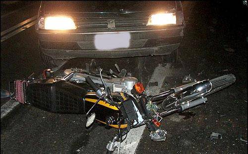بی احتیاطی راننده کامیون راکب موتورسیکلت را در مسیر زرآباد- چابهار به کام مرگ کشاند