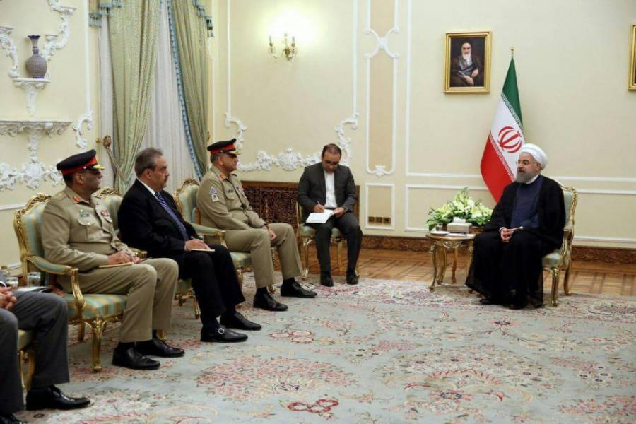 روحانی: از گسترش همکاری های دفاعی و نظامی تهران- اسلام آباد استقبال می کنیم/ تاکید بر تقویت امنیت مرزهای دو کشور