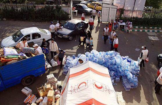 ترافیک مردمی برای کمک به زلزله ‌زدگان