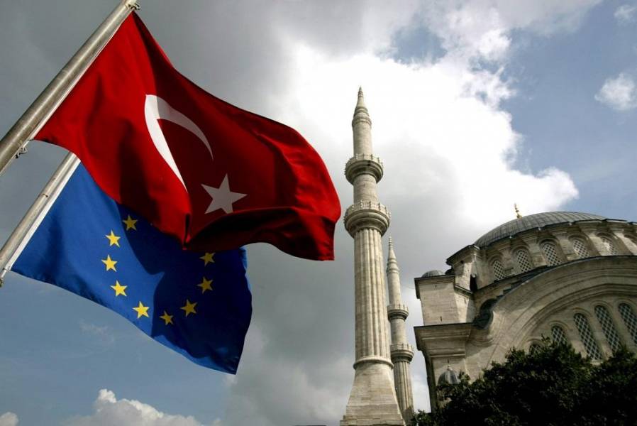 تصمیم اتحادیه اروپا برای قطع کمک های مالی به ترکیه