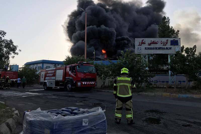 علت حادثه حریق در واحد شیمیایی قزوین آغاز شد