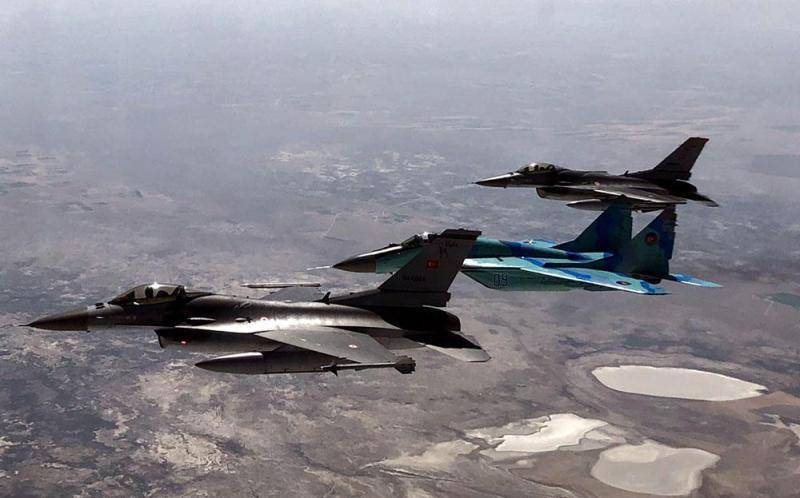 مانور مشترک نیروی هوایی جمهوری آذربایجان و ترکیه ادامه دارد