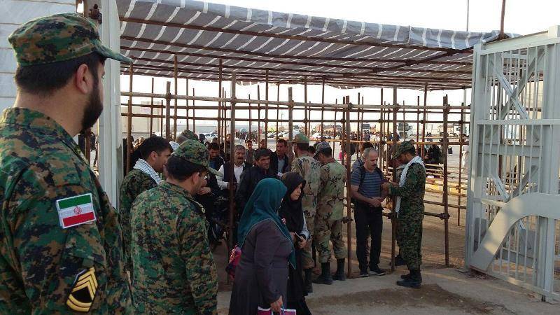 یگان ویژه کرمان در مرز چزابه به زائران اربعین خدمات رسانی می کند