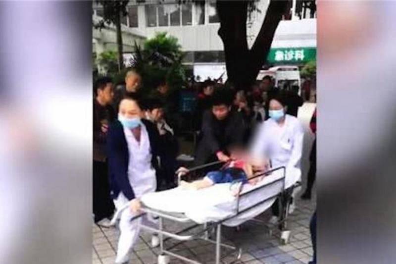 یک زن با چاقو 14 کودک را در چین زخمی کرد