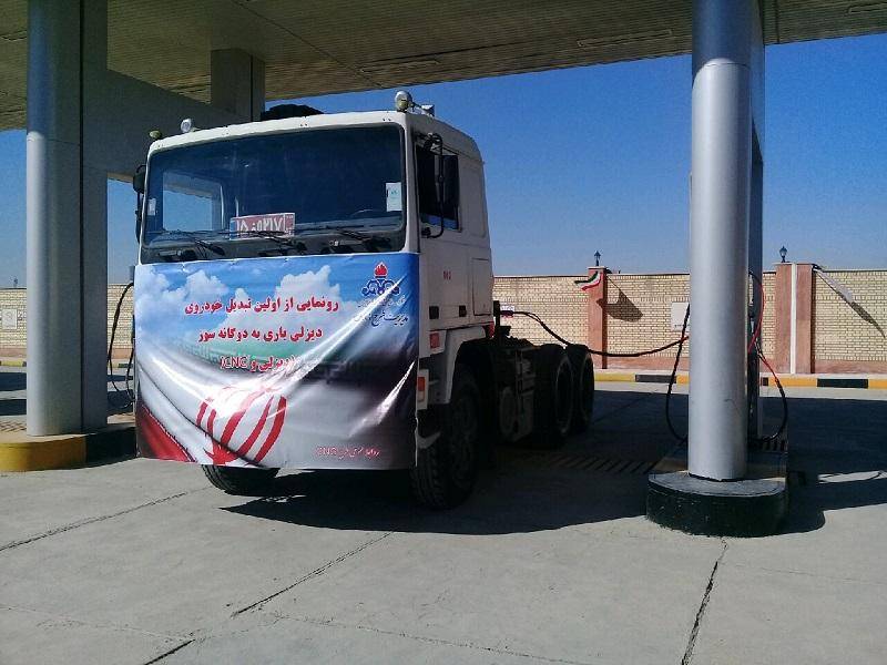 اولین کامیون دوگانه سوز در ایران رونمایی شد