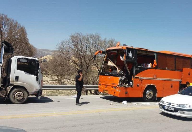 تصادف اتوبوس در کرمان یک کشته و 11زخمی برجا گذاشت
