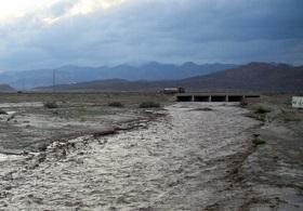 جاری شدن آب در رودخانه قمرود قم