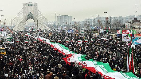 آماده‌سازی مسیر‌های راهپیمایی روز ۲۲ بهمن در مرکز شهر تهران آغاز شد