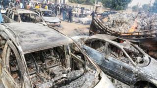 نیجریه: شبه‌نظامیان مسافران را در خودروهایشان سوزاندند 