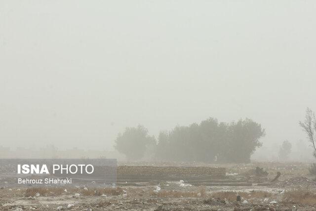 جولان ریزگردها در سیستان و بلوچستان؛  باد و گردوخاک دید افقی در نصرت آباد را به 400 متر رساند