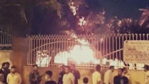 معترضان به «شایعه انتقال بیماران کرونا از قم به بندرعباس» درمانگاه شهرک توحید را آتش زدند - Gooya News